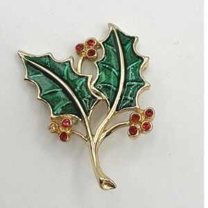 Beatrix Holly Berry Brooch Women Gold Green Red Excellent Vintage Christmas Pin